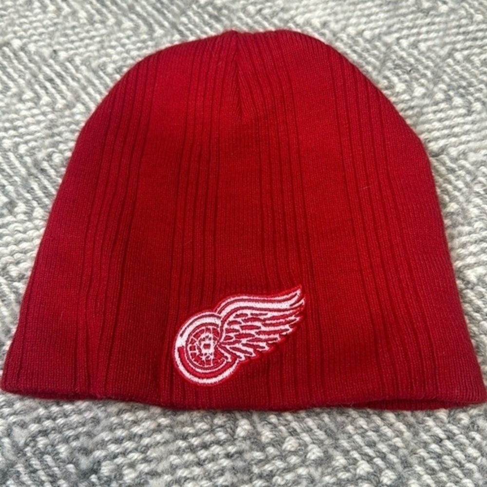 NHL Red Wings hockey beanie hat one size fits all